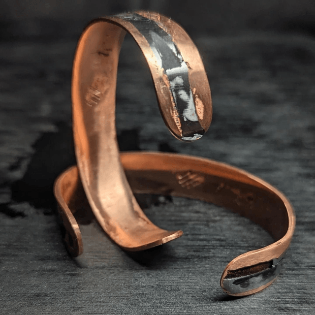 Bracelets forgés en cuivre et zinc.