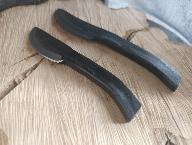 Couteaux bruts de forge.