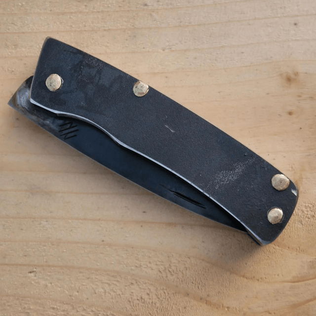 Couteau pliant liner lock.
