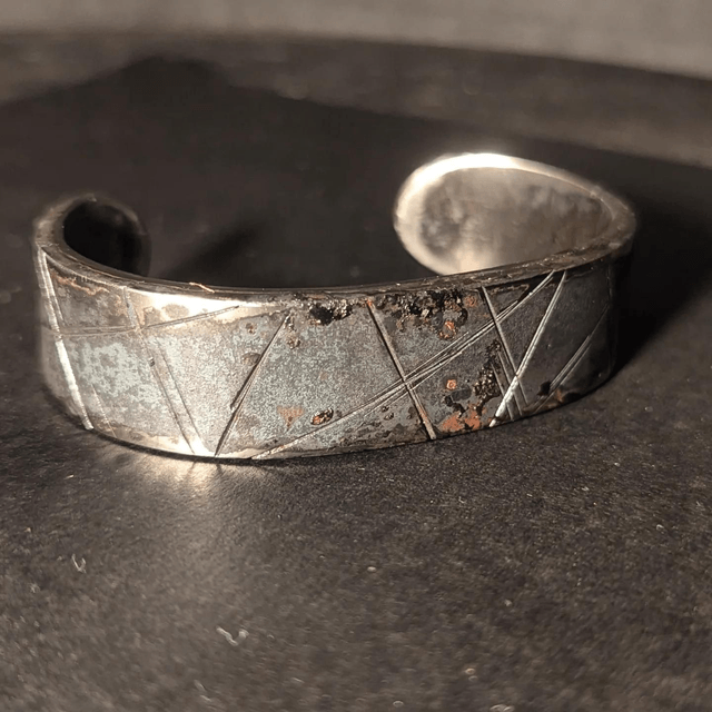 Bracelets bruts de forge.