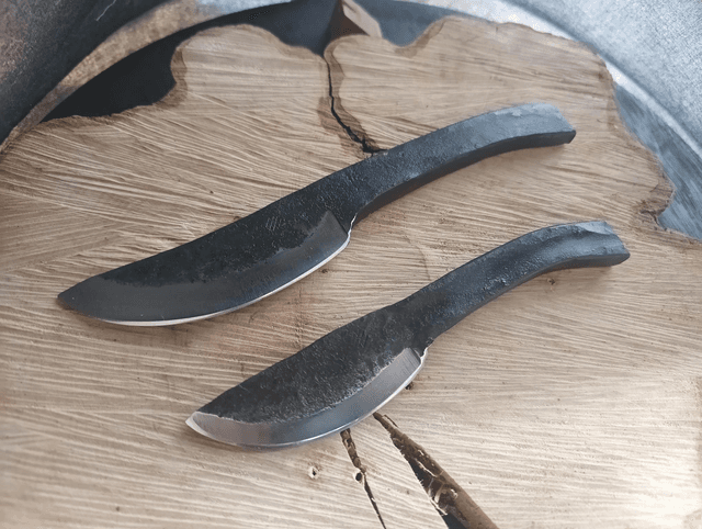 Couteaux bruts de forge.