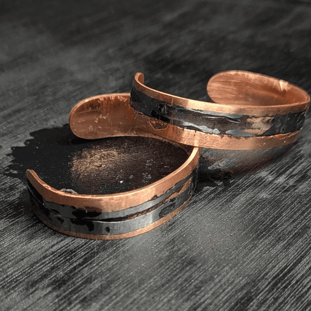 Bracelets forgés en cuivre et zinc.