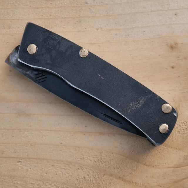 Couteau pliant liner lock.
